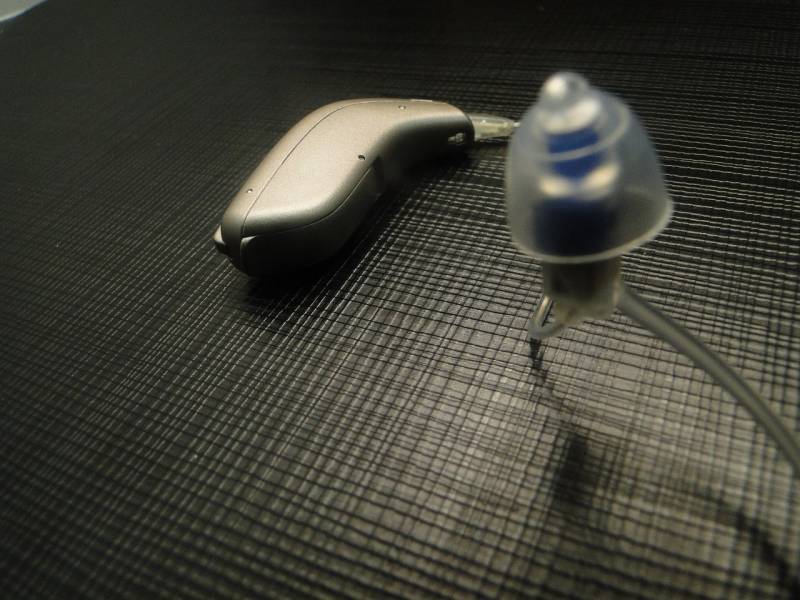 Consulter un audioprothésiste pour effectuer un bilan auditif sur mesure personne âgée Montpellier 